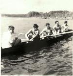 V. Vébr na archivní fotografii z roku 1952 na pozici dvojky ve čtyřce s kormidelníkem
